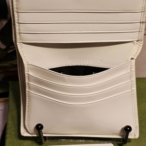 Gucci Bilfold Patent Leather Wallet - Picture 12 of 13
